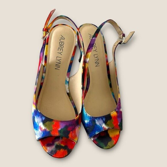 Multi color heels size 7 - Picture 2 of 7